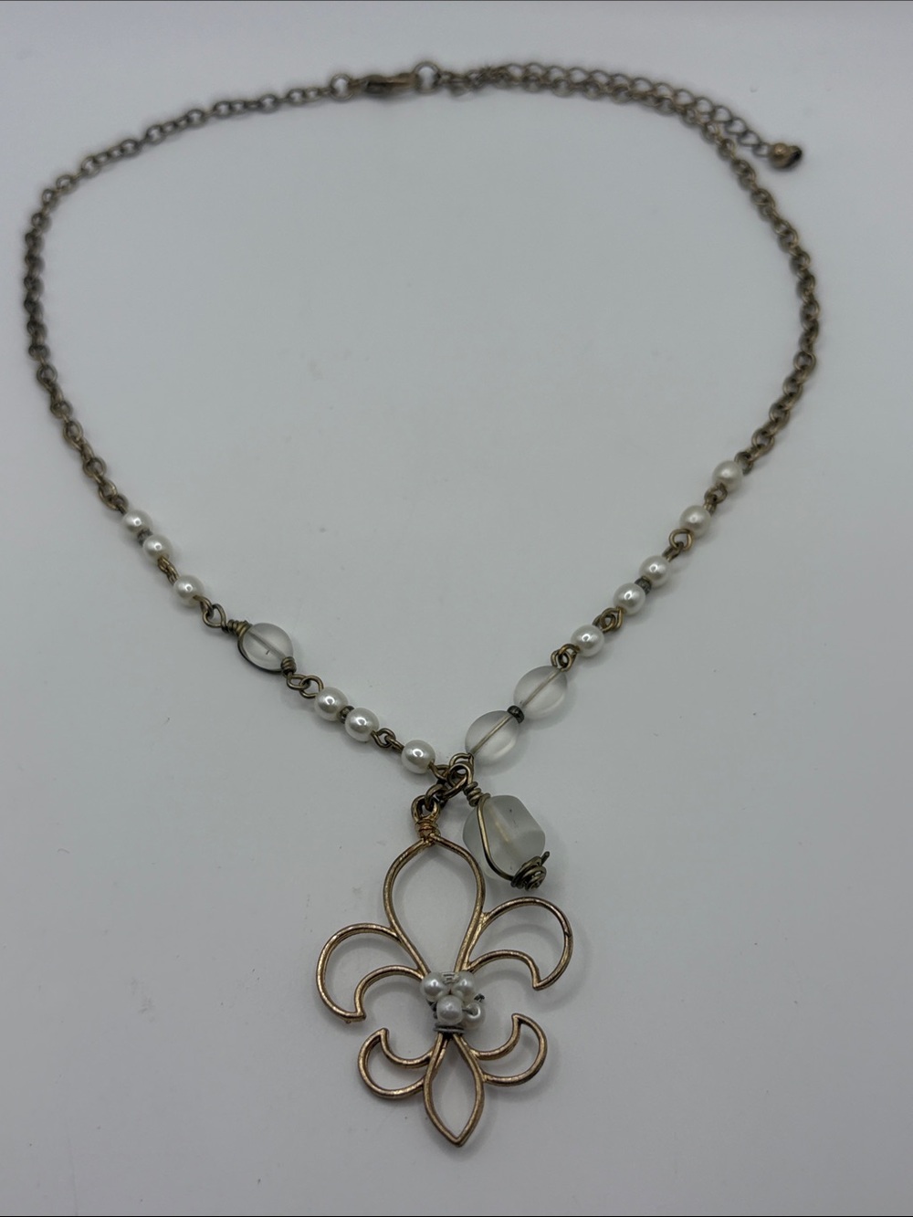 Vintage Gold-Tone Fleur-de-Lis Necklace with White Pearls and Frosted Beads - Picture 6 of 7